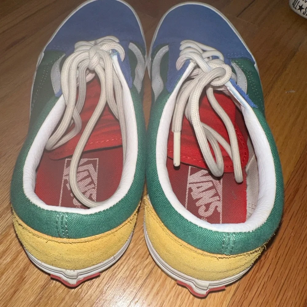 Vans - Picture 2 of 3